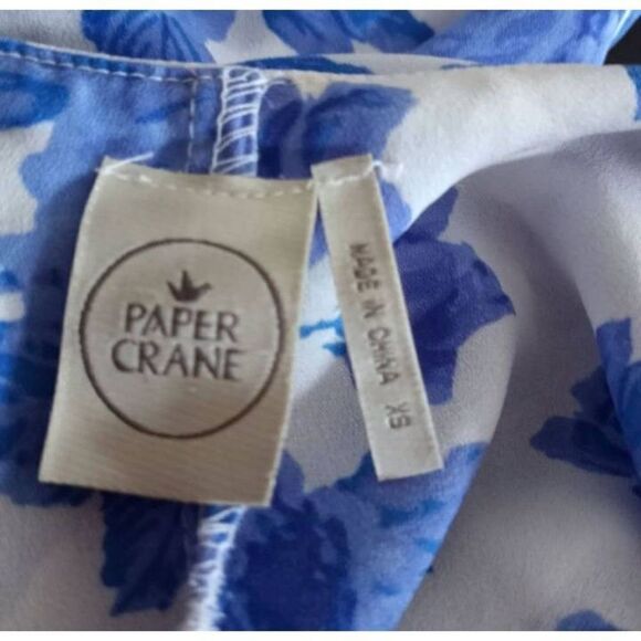 PAPER CRANE WHITE  & BLUE FLORAL CAMI SZ.XS EUC. - Picture 4 of 6
